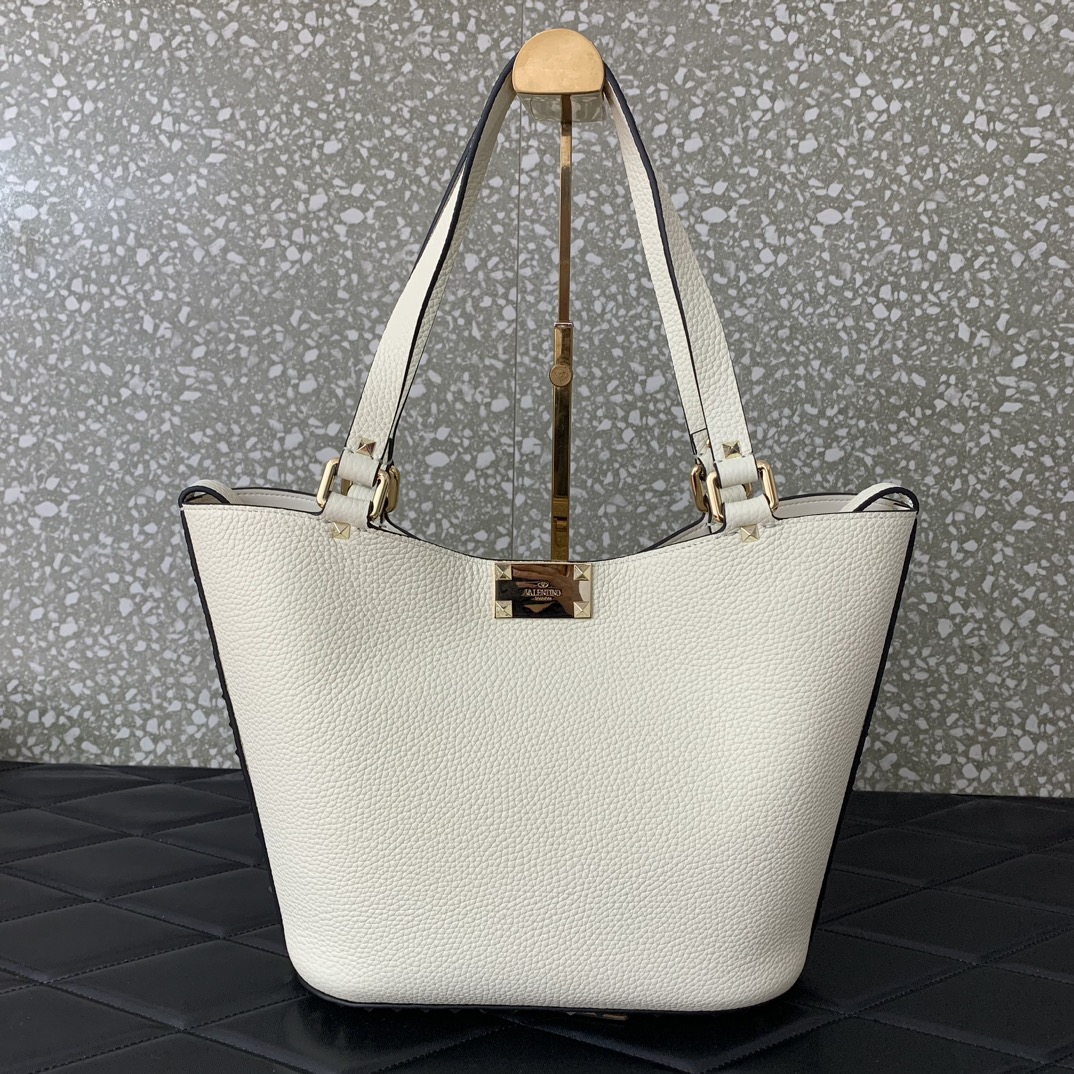 Valentino Garavani Rockstud Shoulder Bag in Ivory Grainy Calfskin